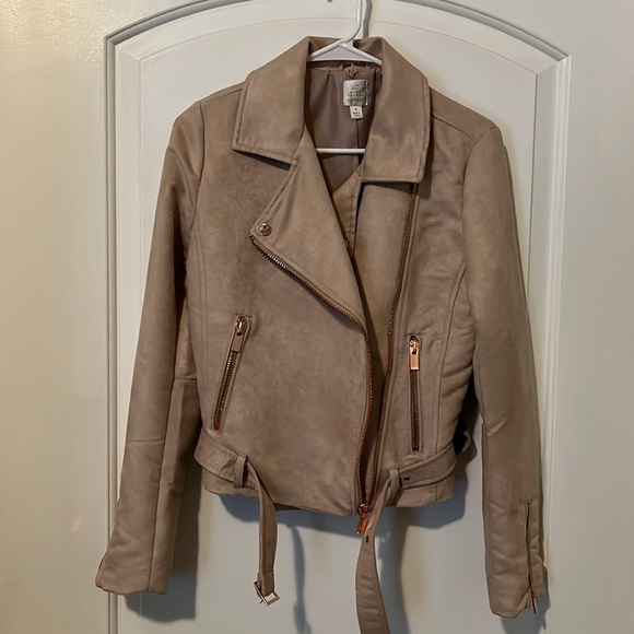 Jacket - Picture 3 of 4